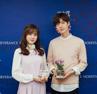 구혜선(좌측)과 안재현은 2015년 KBS 2TV 드라마 `블러드`에서 호흡을 맞췄으며， 작품 종영 직후 교제를 시작한 사실이 공개됐고 이듬해 5월 결혼했다.