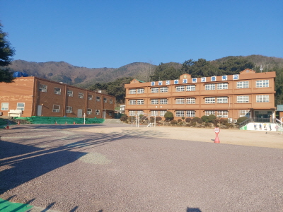 지난 1일자로 운영이 중단된 경남기술과학고등학교 전경.