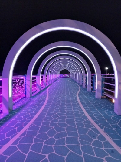 광암방파제 빛 터널 모습.